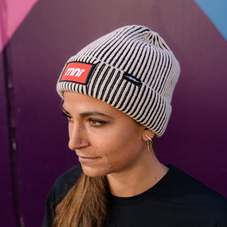 Beanie: Barred